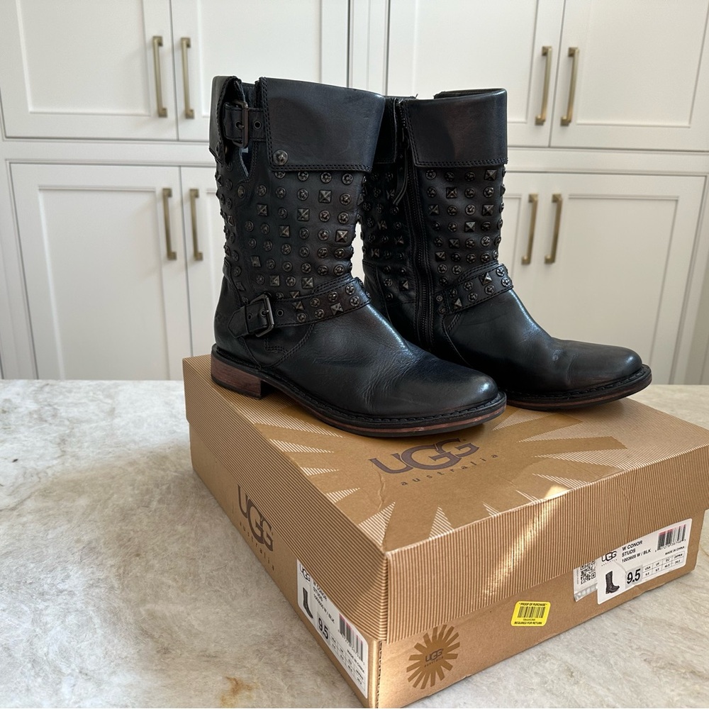 UGG BLACK LEATHER CONOR STUDS MOTO BOOTS - Picture 11 of 12